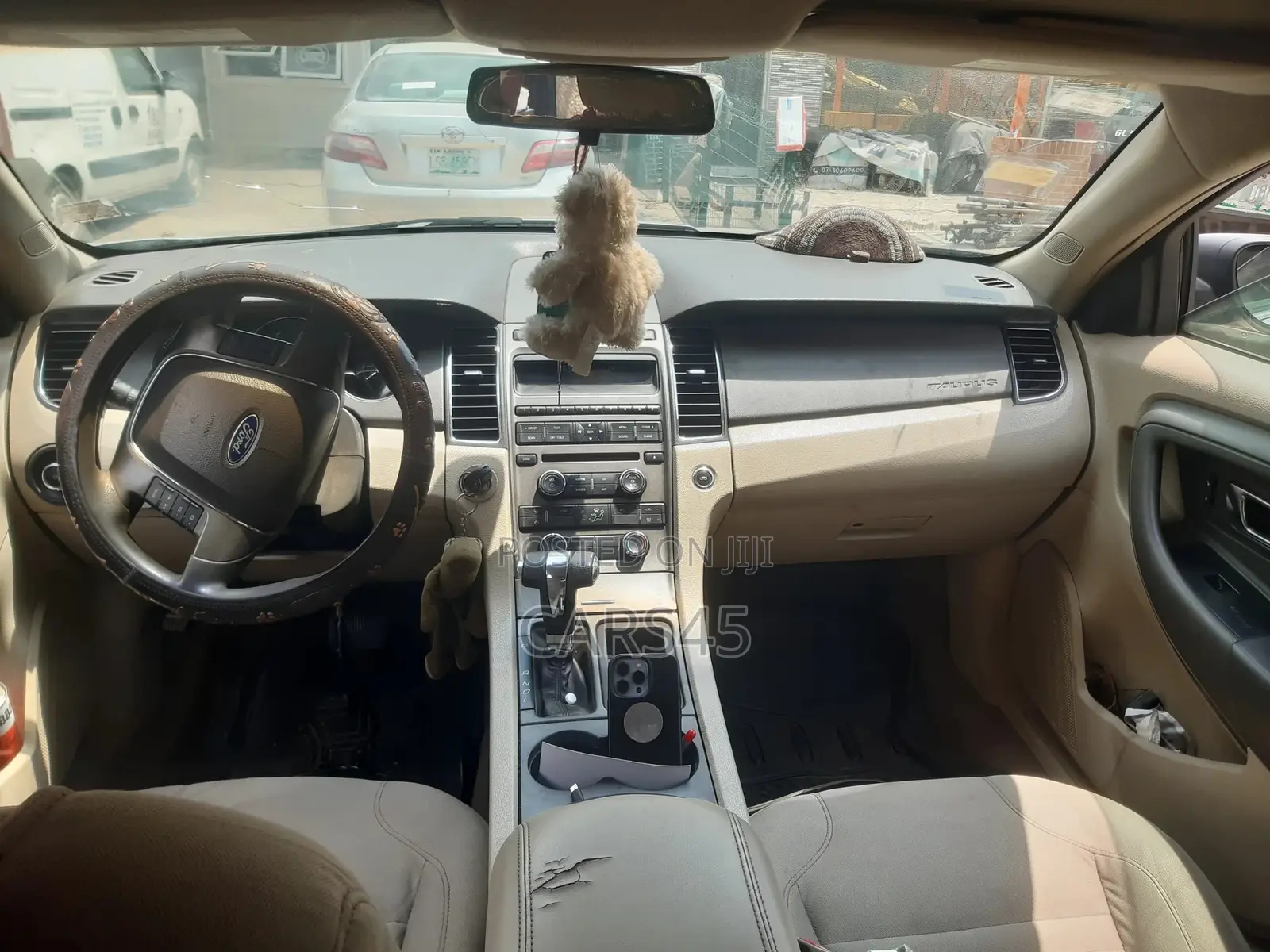 Ford Taurus 2010 Silver