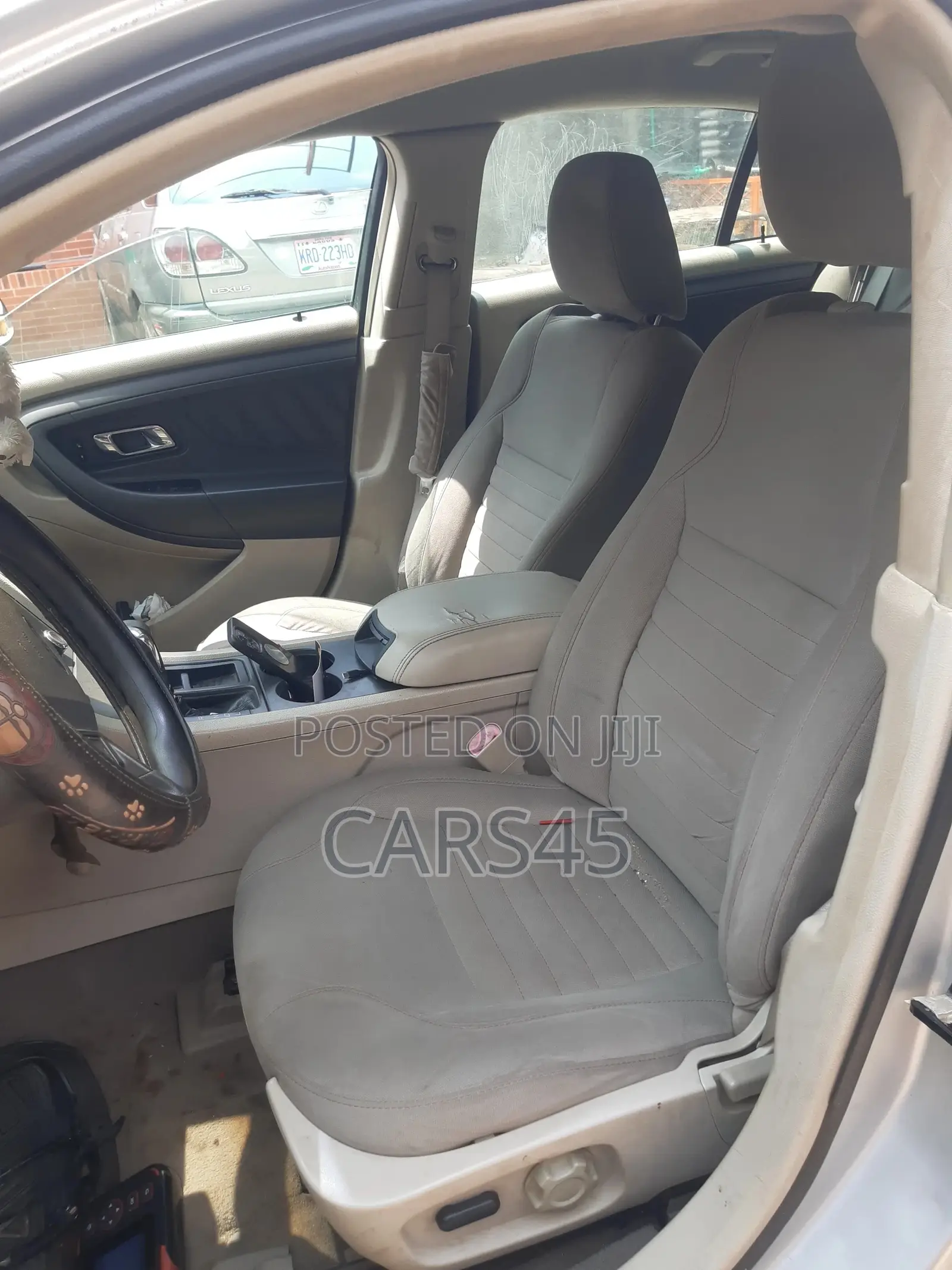 Ford Taurus 2010 Silver