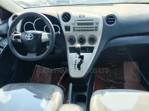 Toyota Matrix L Hatchback FWD (1.8L 4cyl 5M) 2012 Gray