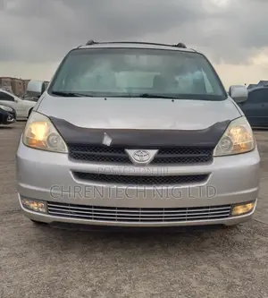 Toyota Sienna XLE FWD (3.3L V6 5A) 2004 Gold