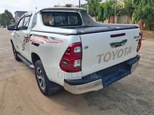 Toyota Hilux SR5 4x4 2019 White