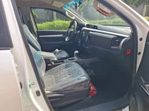 Toyota Hilux SR5 4x4 2019 White