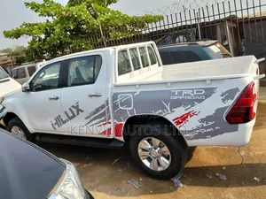 Toyota Hilux Revo Double Cab Petrol 2.7 AWD 2017 White