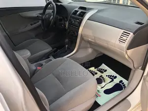 Toyota Corolla LE 4dr Sedan (1.8L 4cyl 4A) 2012 White