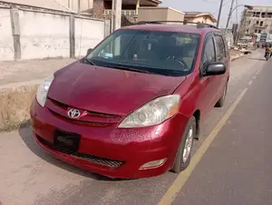 Toyota Sienna 2009 Red