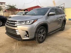 Toyota Highlander LE V6 4x4 (3.5L 6cyl 6A) 2016 Silver