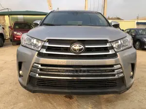Toyota Highlander LE V6 4x4 (3.5L 6cyl 6A) 2016 Silver