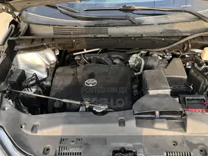 Toyota Highlander LE V6 4x4 (3.5L 6cyl 6A) 2016 Silver