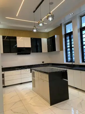 5bdrm Duplex in Ikota for sale