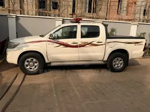 Toyota Hilux 2013 White