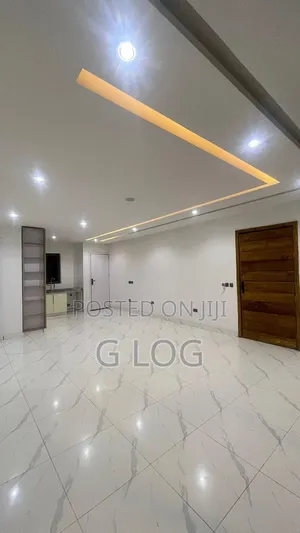 2bdrm Block of Flats in Chevron for sale