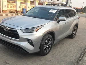 Toyota Highlander XLE 2021 Silver