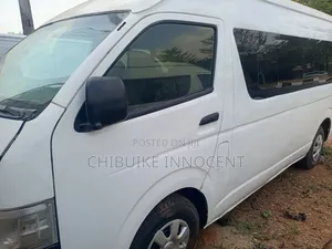 Toyota HiAce 2012 White