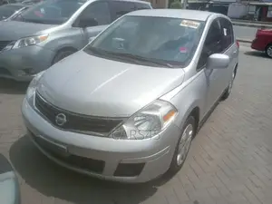 Nissan Versa 2012 Silver
