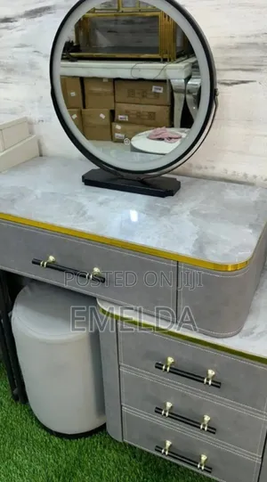 Special Dressing Mirror Set Available