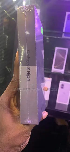 New Samsung Galaxy Z Flip4 256 GB Purple