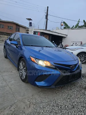 Toyota Camry SE FWD (2.5L 4cyl 8AM) 2018 Blue