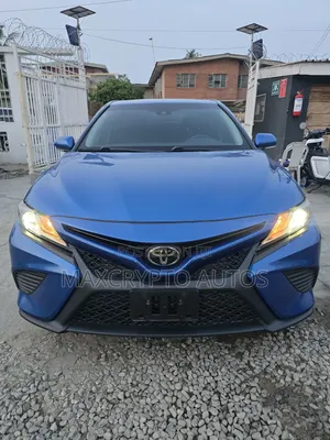 Toyota Camry SE FWD (2.5L 4cyl 8AM) 2018 Blue