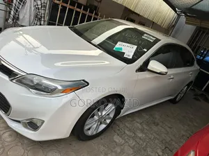 Toyota Avalon XLE Sedar FWD (3.5L 6cyl 6A) 2013 White