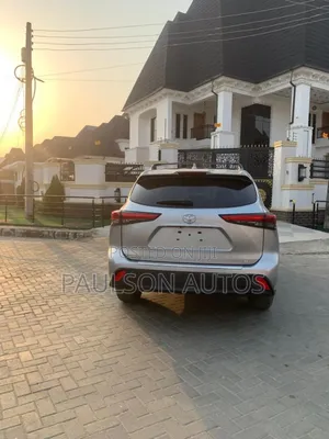 Toyota Highlander XLE 2021 Silver