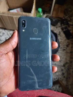 Samsung Galaxy A20 32 GB Black