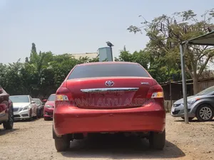 Toyota Yaris 2012 Maroon