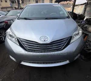 Toyota Sienna 2012 Silver