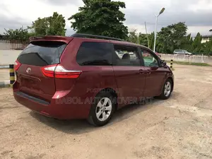 Toyota Sienna 2015 Red