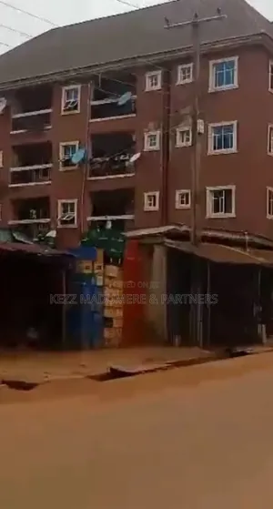 8bdrm Block of Flats in Agbani Road , Enugu, for sale