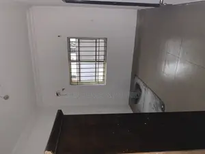 1bdrm Apartment in In A Mini Estate, Lekki for rent