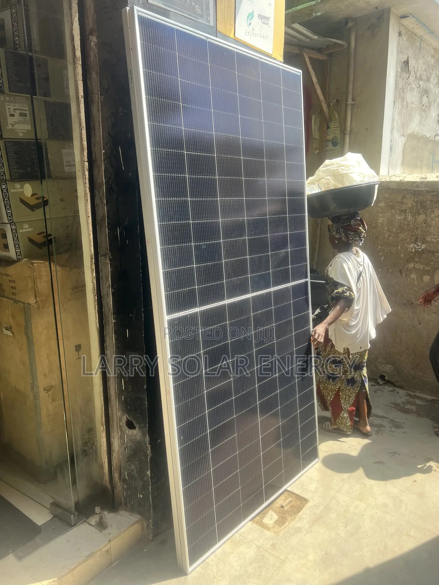 600w Jinko Solar Panel