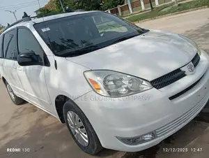Toyota Sienna 2007 White