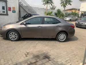 Toyota Corolla LE 4dr Sedan (1.8L 4cyl CVT) 2017 Brown