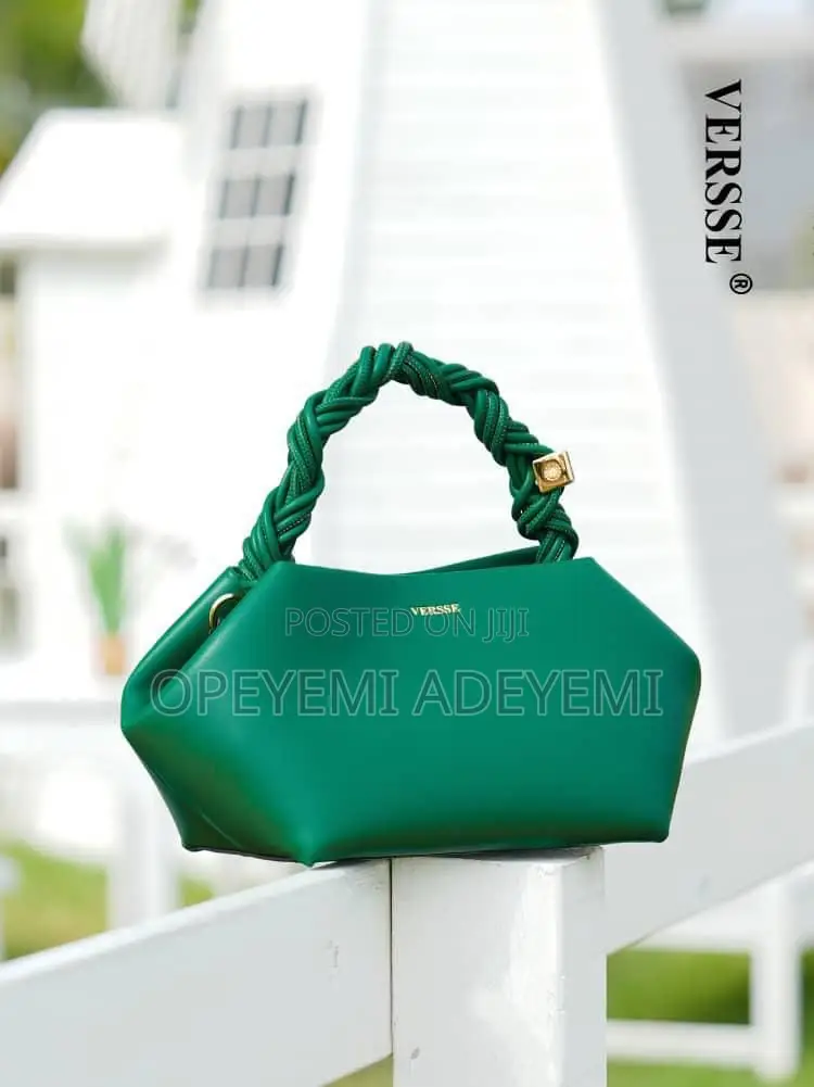 Curve Versse Bag