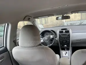 Toyota Corolla LE 4dr Sedan (1.8L 4cyl 4A) 2012 White