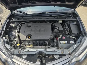 Toyota Corolla LE Premium 4dr Sedan (1.8L 4cyl CVT) 2016 Gray