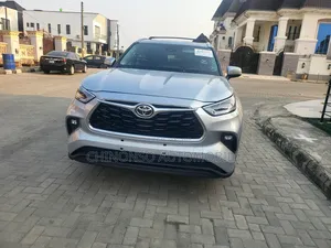 Toyota Highlander XLE 2021 Silver