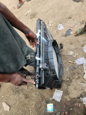 Radiator and Conttoyota Sequoia Tundra / 205