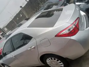 Toyota Corolla LE 4dr Sedan (1.8L 4cyl CVT) 2014 Silver