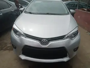 Toyota Corolla LE 4dr Sedan (1.8L 4cyl CVT) 2014 Silver