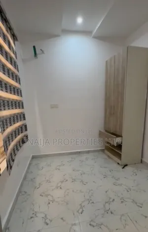 1bdrm Shared Apartment in Van Daniel Estate, Ikota for rent