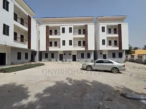 4bdrm Townhouse/Terrace in Utako for sale
