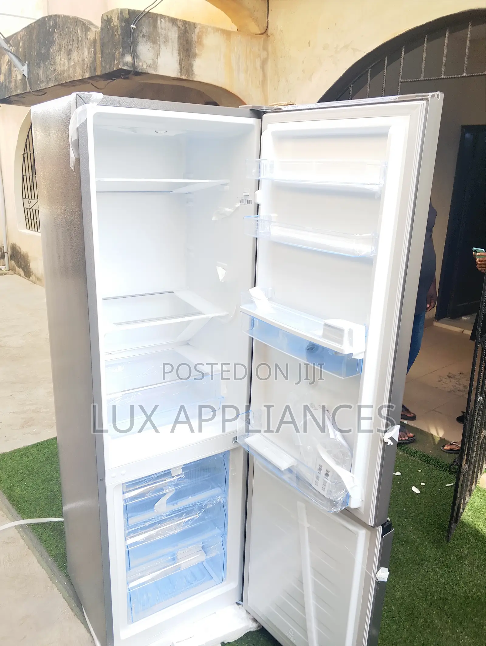 Hisense 264l Refrigerator With Led Interior Light