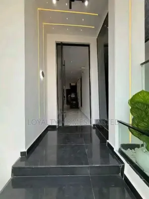 5bdrm House in Chevron for sale