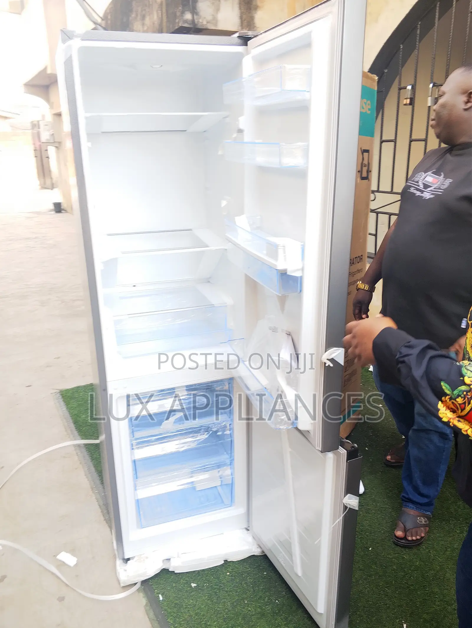 Hisense 264l Refrigerator With Bottom Freezer Compartment