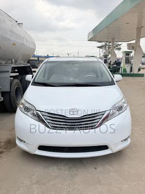 Toyota Sienna XLE 7 Passenger 2012 White