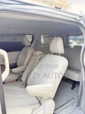 Toyota Sienna XLE 7 Passenger 2012 White