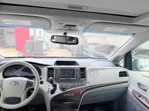 Toyota Sienna XLE 7 Passenger 2012 White