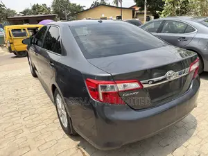 Toyota Camry XLE V6 4dr Sedan (3.5L 6cyl 6A) 2012 Gray