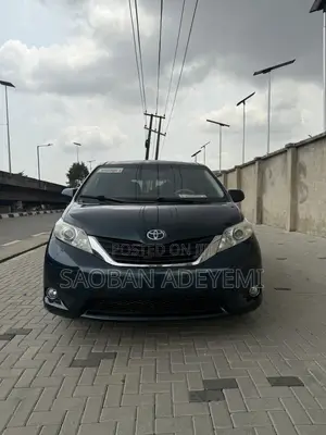 Toyota Sienna LE 7 Passenger 2011